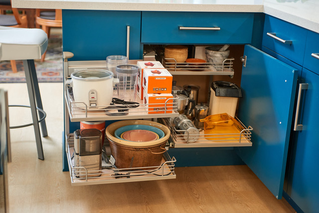 easy to access pull out shelves